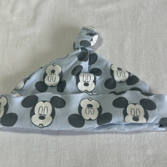 Disney - Mickey Mouse Baby Set in Light Blue and Gray with bonus hat - Picture 6 of 6